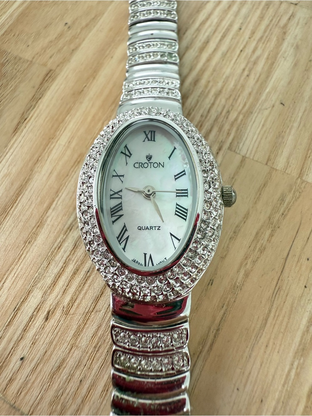 Croton ladies oval silver tone crystal watch NEW BATTERY